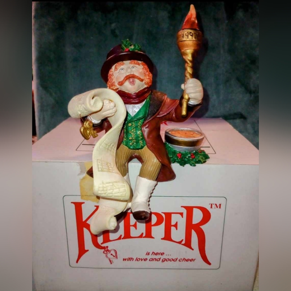 A Keeper of Christmas 1997 Figurine Shenandoah Design Shelf Sitter Festive